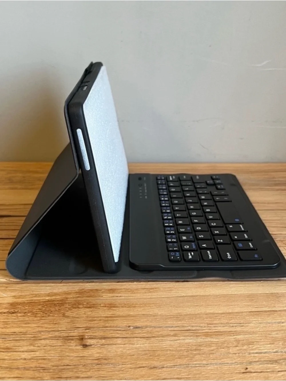 Black Wireless Smart Keyboard Case for iPad 9th Generation-NIB